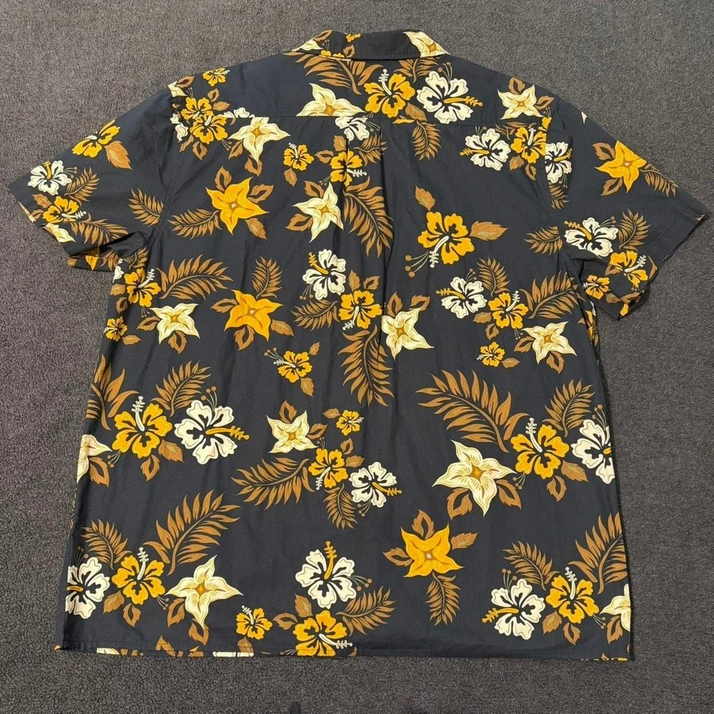 Disney Parks Authentic Mickey Mouse Hawaiian Button Up Shirt XL vacation dad